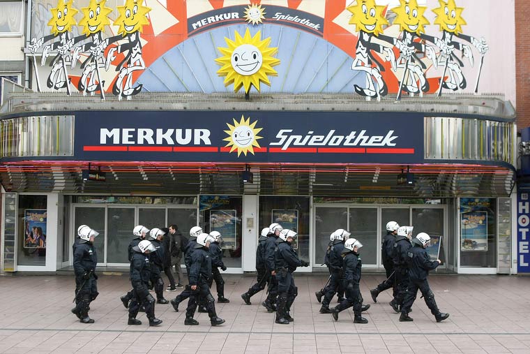 Hamburg, St. Pauli, Reeperbahn, Polizei, Merkur, Spielothek