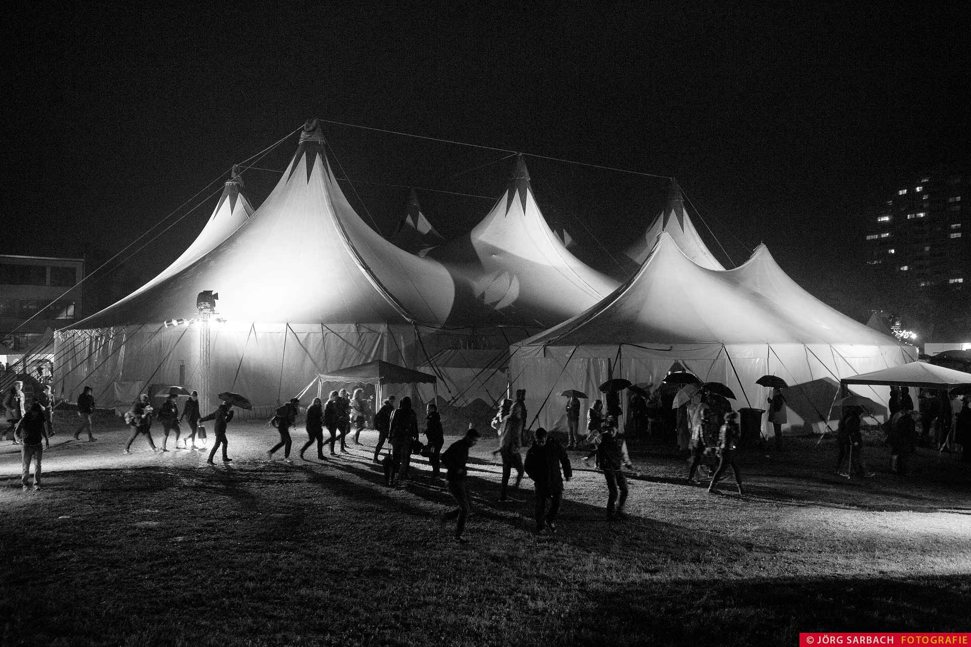 Deutsche Kammerphilharmonie Bremen, Stadtteiloper, Zukunftslabor,  OTE, Gesamtschule Ost, Bremen, Drachensöhne, Feentöchter, Wetter, Regen, Zelt